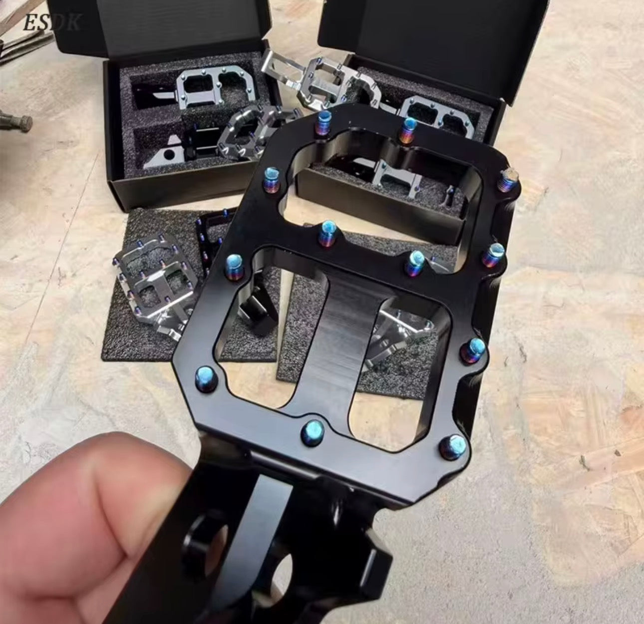 Black Ultra Bee Pegs PRE ORDERS